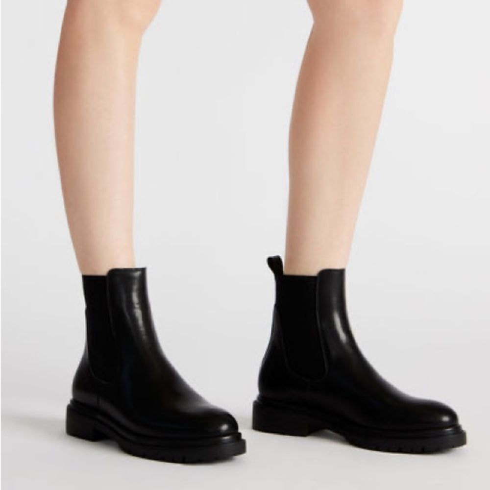 Steve Madden LYSETTE BLACK LEATHER Chelsea Ankle Boots Size 9.5 - Picture 2 of 10